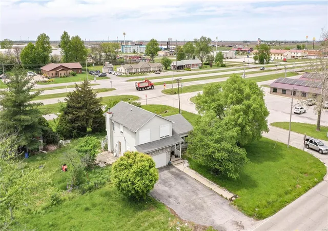 Photo 1 of Single family home for sale at 303 S Old Route 66, Litchfield, IL 62056 | MLS# 24026715 | Listing updated on 2024-10-23