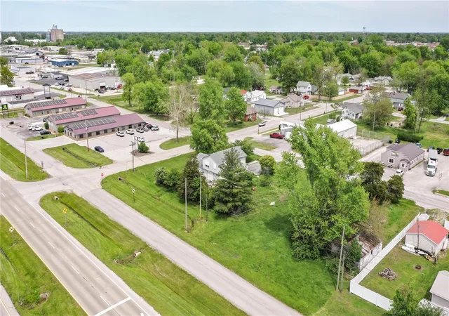 Photo 4 of Single family home for sale at 303 S Old Route 66, Litchfield, IL 62056 | MLS# 24026715 | Listing updated on 2024-10-23