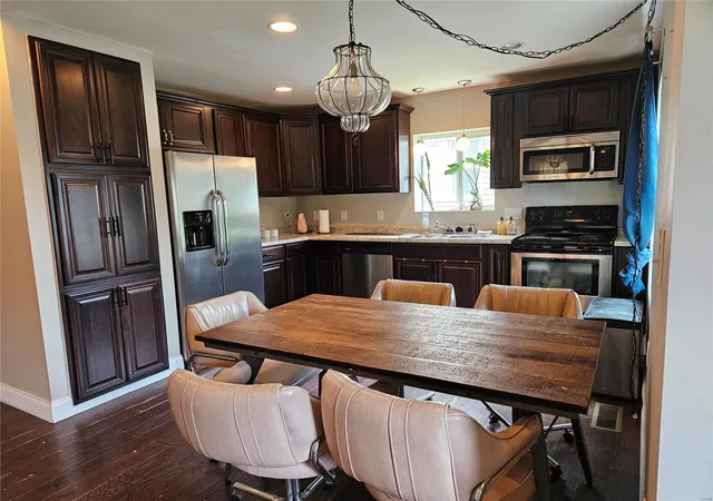 Photo 4 of Single family home for sale at 303 7th Avenue, Crystal City, MO 63019 | MLS# 24027869 | Listing updated on 2024-12-18