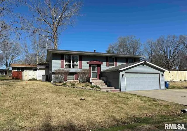 Photo 1 of Single family home for sale at 801 Queens Way, Pinckneyville, IL 62274 | MLS# 24029121 | Listing updated on 2024-08-16