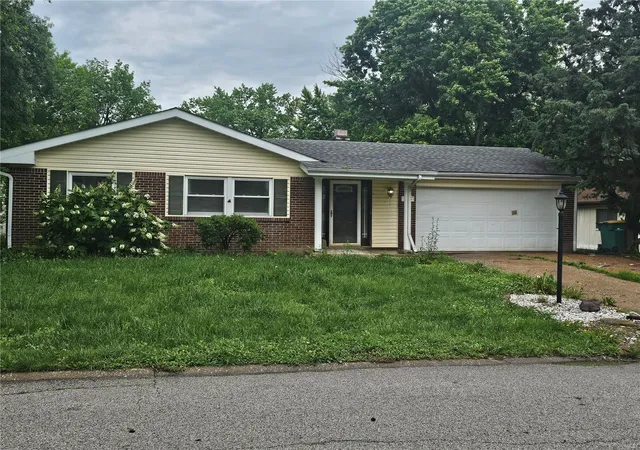 Photo 1 of Single family home for sale at 1025 Rutledge Dr, Belleville, IL 62221 | MLS# 24031535 | Listing updated on 2024-06-04