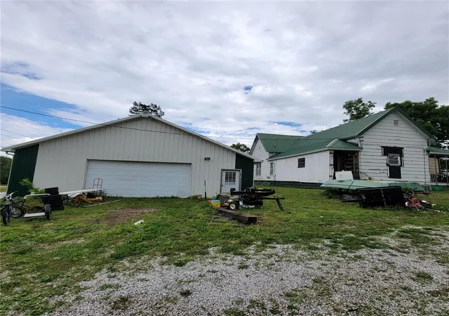 Photo 4 of Single family home for sale at 207 N Palmyra St, Perry, MO 63462 | MLS# 24033958 | Listing updated on 2024-12-06