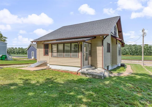 Photo 2 of Single family home for sale at 789 N Main St, Sainte Genevieve, MO 63670 | MLS# 24034042 | Listing updated on 2024-12-09