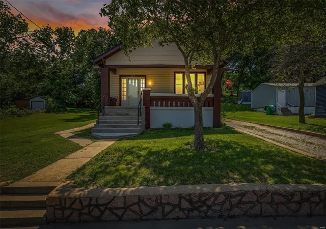 Photo 3 of Single family home for sale at 789 N Main St, Sainte Genevieve, MO 63670 | MLS# 24034042 | Listing updated on 2024-12-09