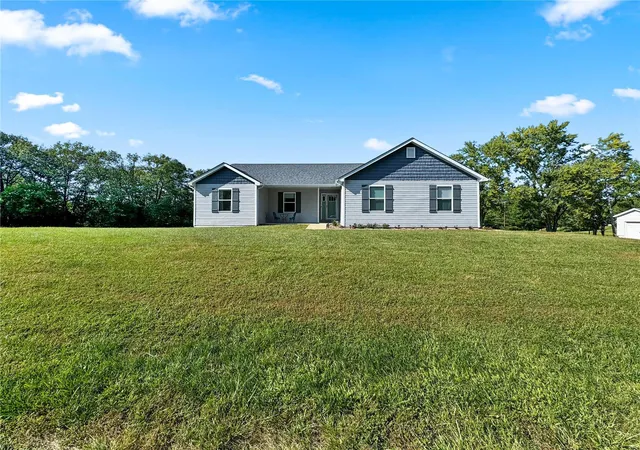 Photo 4 of Single family home for sale at 1981 Cement Holw Rd, East Carondelet, IL 62240 | MLS# 24034064 | Listing updated on 2024-11-18