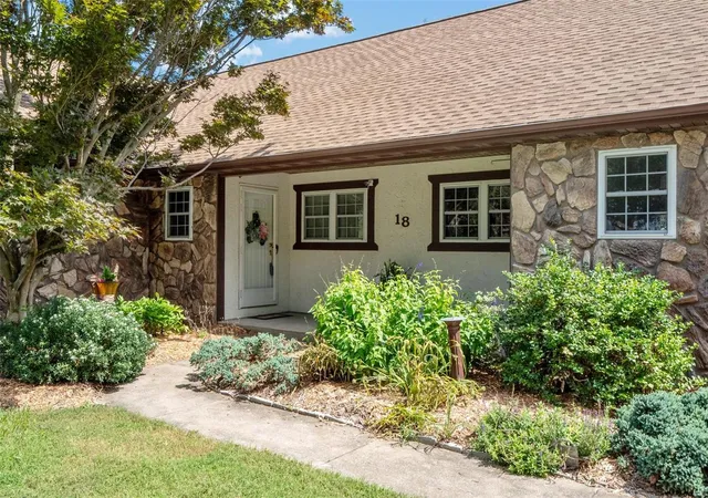 Photo 3 of Single family home for sale at 18 Phillips Ln, Belleville, IL 62221 | MLS# 24035087 | Listing updated on 2024-11-25