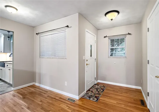 Photo 3 of Single family home for sale at 18 Phillips Ln, Belleville, IL 62221 | MLS# 24035087 | Listing updated on 2024-11-25