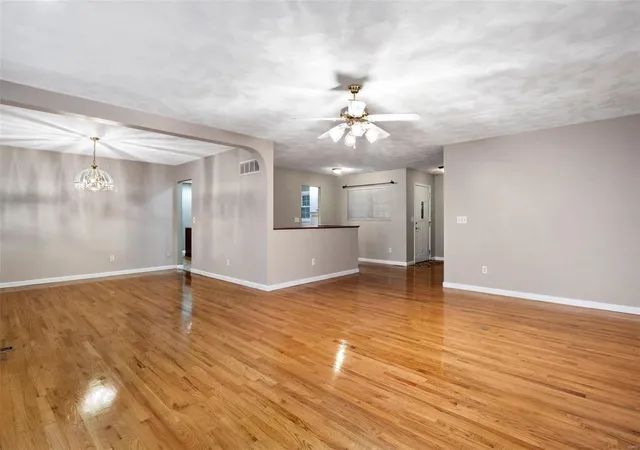 Photo 4 of Single family home for sale at 18 Phillips Ln, Belleville, IL 62221 | MLS# 24035087 | Listing updated on 2024-11-25