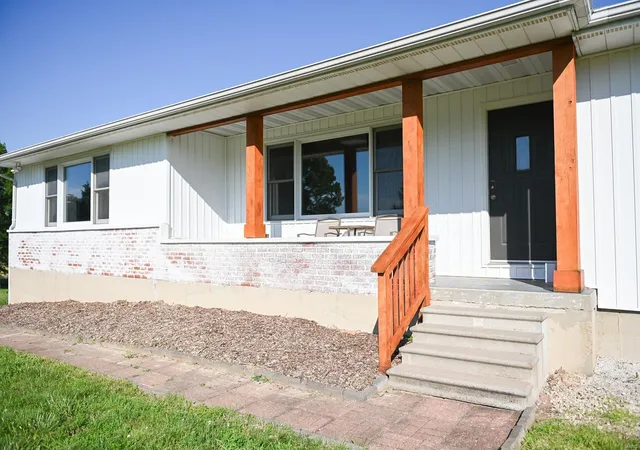 Photo 2 of Single family home for sale at 9136 Highway 185, Leslie, MO 63056 | MLS# 24035403 | Listing updated on 2024-09-24