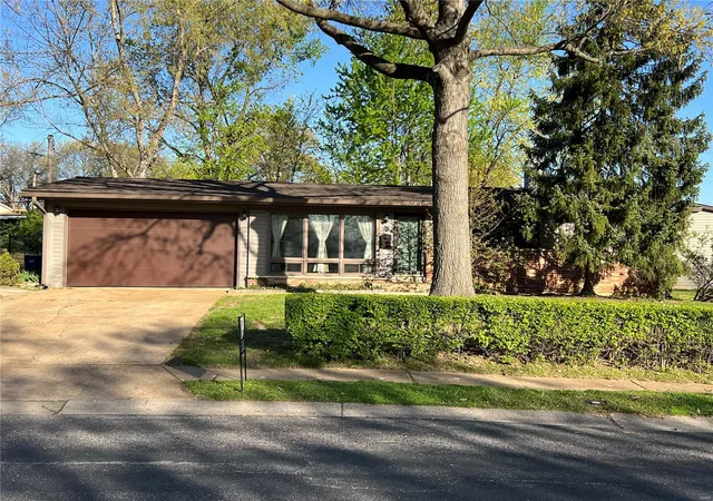 Photo 1 of Single family home for sale at 2447 Saint Robert Ln, Saint Charles, MO 63301 | MLS# 24036114 | Listing updated on 2025-04-18