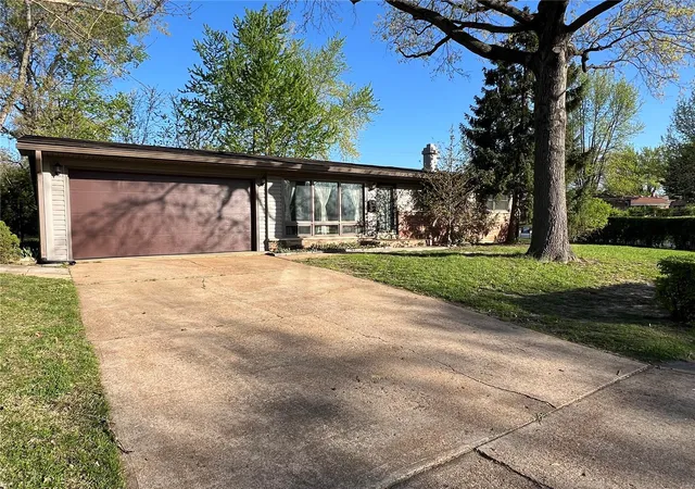 Photo 2 of Single family home for sale at 2447 Saint Robert Ln, Saint Charles, MO 63301 | MLS# 24036114 | Listing updated on 2025-04-18