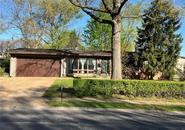Photo 3 of Single family home for sale at 2447 Saint Robert Ln, Saint Charles, MO 63301 | MLS# 24036114 | Listing updated on 2025-04-18