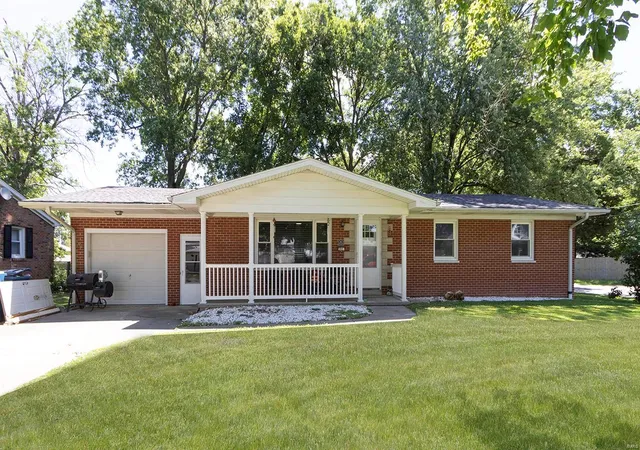 Photo 2 of Single family home for sale at 302 N 8th Street, New Baden, IL 62265 | MLS# 24036976 | Listing updated on 2024-09-09