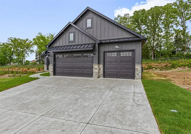 Photo 2 of Single family home for sale at 1609 Sugar Crk Dr, Festus, MO 63028 | MLS# 24037666 | Listing updated on 2025-05-12