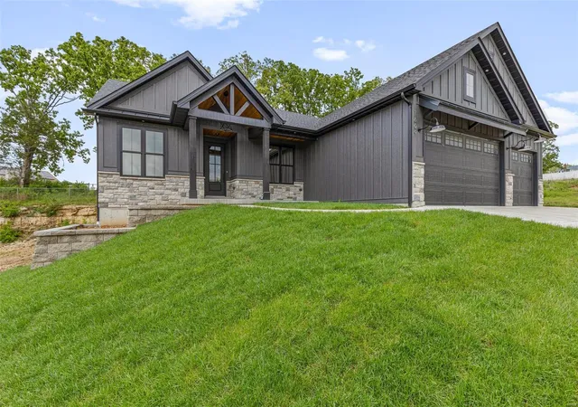 Photo 3 of Single family home for sale at 1609 Sugar Crk Dr, Festus, MO 63028 | MLS# 24037666 | Listing updated on 2025-05-12