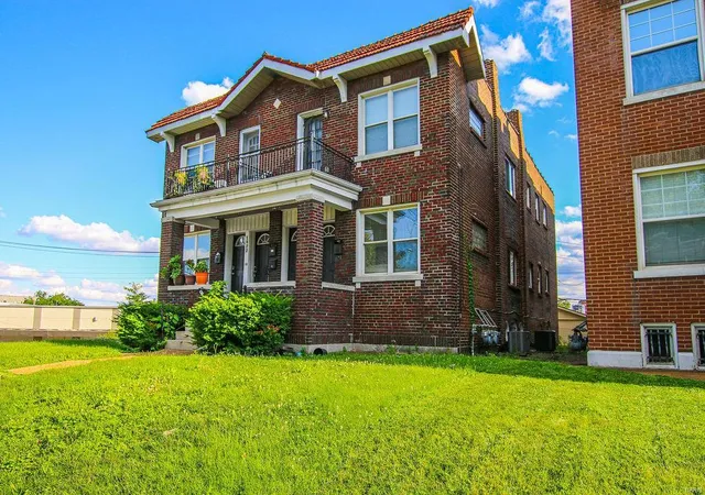 Photo 2 of Multi family home for sale at 1822 Russell Blvd, Saint Louis, MO 63104 | MLS# 24038078 | Listing updated on 2024-09-03
