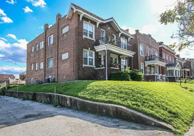 Photo 3 of Multi family home for sale at 1822 Russell Blvd, Saint Louis, MO 63104 | MLS# 24038078 | Listing updated on 2024-09-03