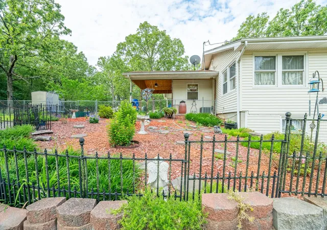 Photo 2 of Single family home for sale at 12072 County Rd 3410, Saint James, MO 65559 | MLS# 24040393 | Listing updated on 2024-08-24