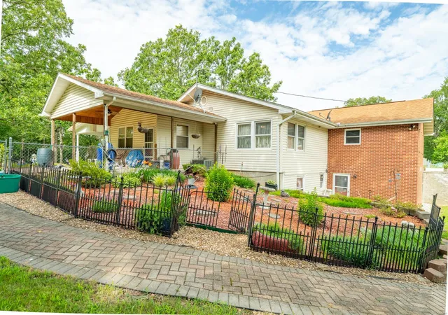 Photo 3 of Single family home for sale at 12072 County Rd 3410, Saint James, MO 65559 | MLS# 24040393 | Listing updated on 2024-08-24