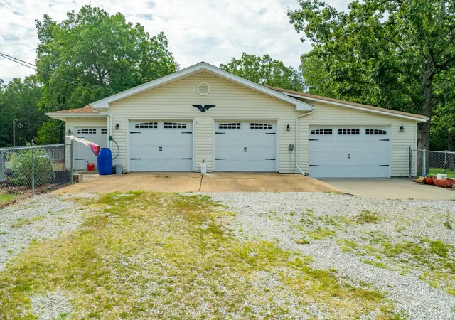 Photo 3 of Single family home for sale at 12072 County Rd 3410, Saint James, MO 65559 | MLS# 24040393 | Listing updated on 2024-08-24