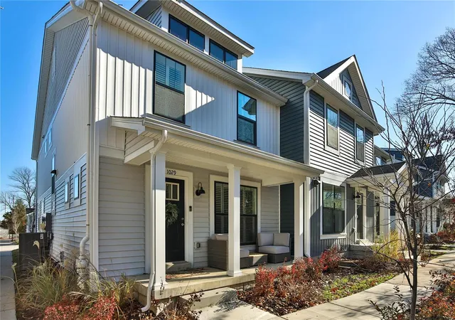 Photo 3 of Condo for sale at 1029 Geyer Grv #5, Saint Louis, MO 63122 | MLS# 24041390 | Listing updated on 2024-11-21