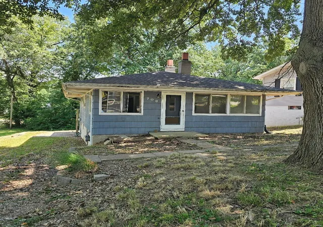 Photo 1 of Single family home for sale at 706 S 15th Street, Belleville, IL 62220 | MLS# 24041640 | Listing updated on 2024-09-20