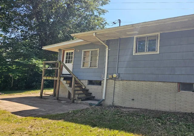 Photo 3 of Single family home for sale at 706 S 15th Street, Belleville, IL 62220 | MLS# 24041640 | Listing updated on 2024-09-20