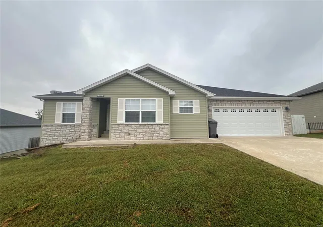 Photo 1 of Single family home for sale at 108 Sandstone Dr, Saint Robert, MO 65584 | MLS# 24042414 | Listing updated on 2024-12-09