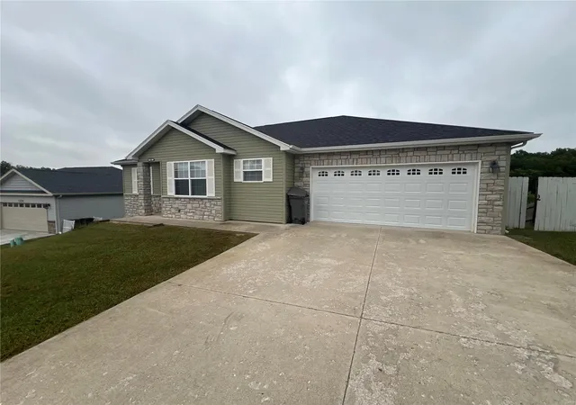 Photo 2 of Single family home for sale at 108 Sandstone Dr, Saint Robert, MO 65584 | MLS# 24042414 | Listing updated on 2024-12-09