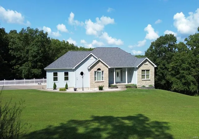Photo 2 of Single family home for sale at 3169 Brk Stone Rd, Festus, MO 63028 | MLS# 24042947 | Listing updated on 2024-10-28