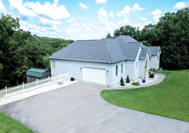Photo 3 of Single family home for sale at 3169 Brk Stone Rd, Festus, MO 63028 | MLS# 24042947 | Listing updated on 2024-10-28
