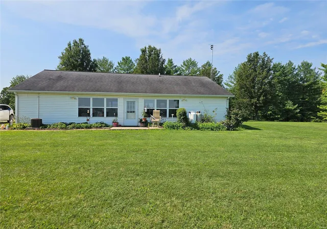 Photo 2 of Single family home for sale at 1421 King Hl Rd, Murphysboro, IL 62966 | MLS# 24044545 | Listing updated on 2024-11-15