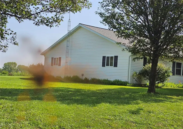 Photo 3 of Single family home for sale at 1421 King Hl Rd, Murphysboro, IL 62966 | MLS# 24044545 | Listing updated on 2024-11-15