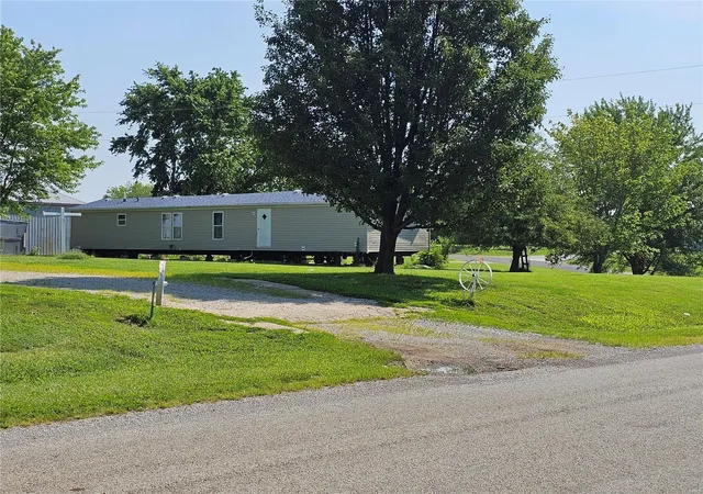 Photo 4 of Single family home for sale at 1421 King Hl Rd, Murphysboro, IL 62966 | MLS# 24044545 | Listing updated on 2024-11-15
