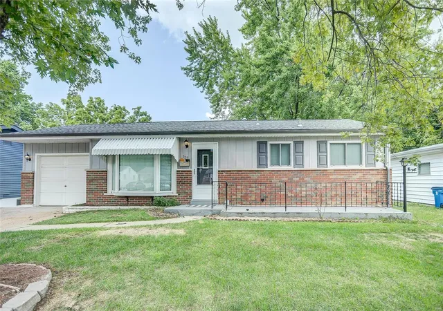 Photo 1 of Single family home for sale at 527 Lynn Hvn Ln, Hazelwood, MO 63042 | MLS# 24045779 | Listing updated on 2024-08-26