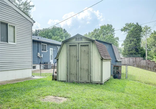 Photo 4 of Single family home for sale at 527 Lynn Hvn Ln, Hazelwood, MO 63042 | MLS# 24045779 | Listing updated on 2024-08-26