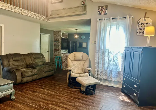 Photo 2 of Single family home for sale at 108 W King St, Sorento, IL 62086 | MLS# 24046897 | Listing updated on 2024-08-31