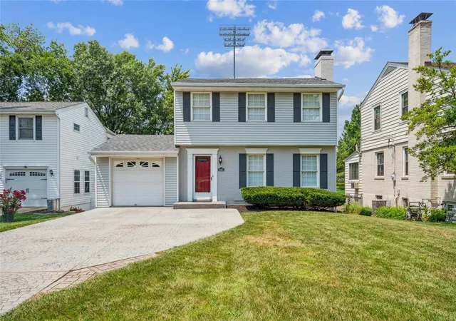 Photo 1 of Single family home for sale at 8463 Colonial Ln, Saint Louis, MO 63124 | MLS# 24046951 | Listing updated on 2024-12-18