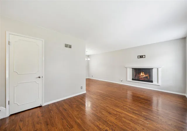 Photo 3 of Single family home for sale at 8463 Colonial Ln, Saint Louis, MO 63124 | MLS# 24046951 | Listing updated on 2024-12-18