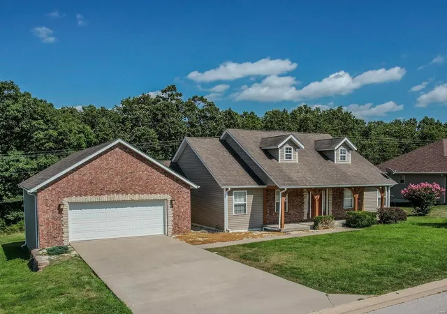 Photo 1 of Single family home for sale at 126 Ridgeview Dr, Saint Robert, MO 65584 | MLS# 24047435 | Listing updated on 2024-09-21
