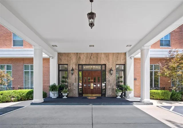 Photo 2 of Condo for sale at 710 S Hanley Rd #9A, Saint Louis, MO 63105 | MLS# 24048124 | Listing updated on 2024-11-04
