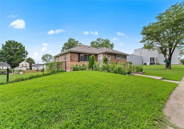 Photo 3 of Single family home for sale at 3650 Upton St, Saint Louis, MO 63116 | MLS# 24048169 | Listing updated on 2024-12-02