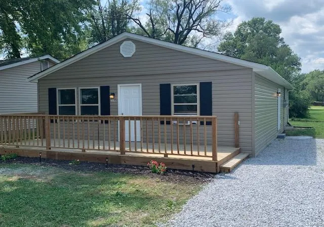 Photo 3 of Single family home for sale at 2100 Doris Ave, East Saint Louis, IL 62206 | MLS# 24048466 | Listing updated on 2024-11-14