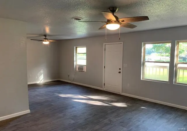 Photo 3 of Single family home for sale at 2100 Doris Ave, East Saint Louis, IL 62206 | MLS# 24048466 | Listing updated on 2024-11-14