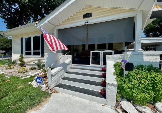 Photo 3 of Single family home for sale at 834 Pearl St, Alton, IL 62002 | MLS# 24049027 | Listing updated on 2024-12-11