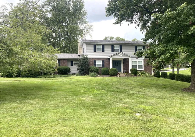 Photo 1 of Single family home for sale at 1929 N Ballas Rd, Saint Louis, MO 63131 | MLS# 24049189 | Listing updated on 2024-12-04