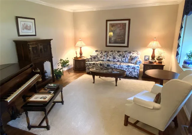 Photo 3 of Single family home for sale at 1929 N Ballas Rd, Saint Louis, MO 63131 | MLS# 24049189 | Listing updated on 2024-12-04