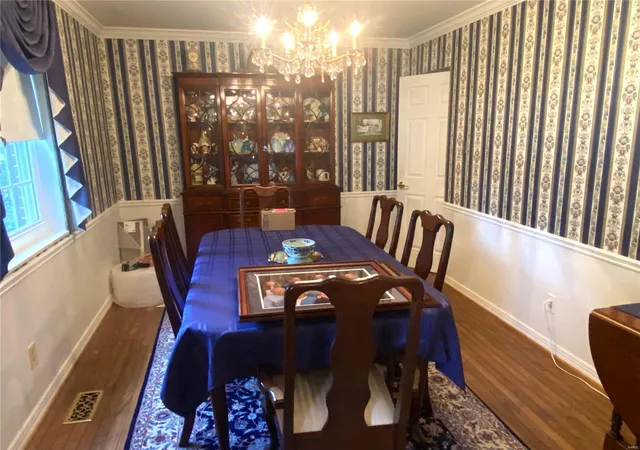Photo 3 of Single family home for sale at 1929 N Ballas Rd, Saint Louis, MO 63131 | MLS# 24049189 | Listing updated on 2024-12-04