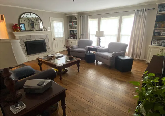 Photo 4 of Single family home for sale at 1929 N Ballas Rd, Saint Louis, MO 63131 | MLS# 24049189 | Listing updated on 2024-12-04