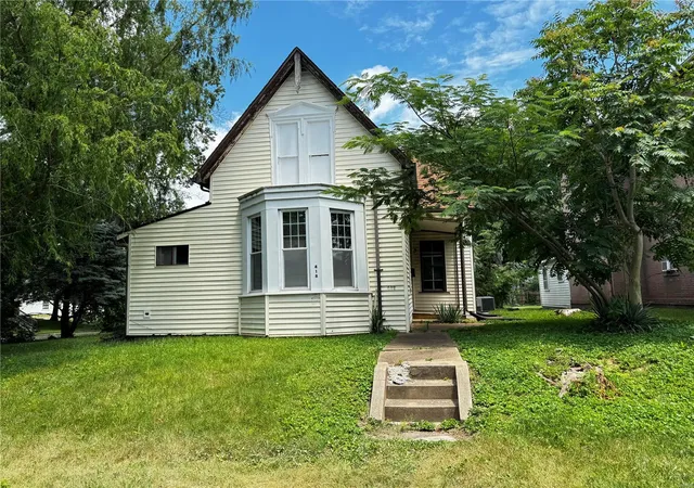 Photo 1 of Single family home for sale at 418 Walnut, Belleville, IL 62220 | MLS# 24049291 | Listing updated on 2024-11-24